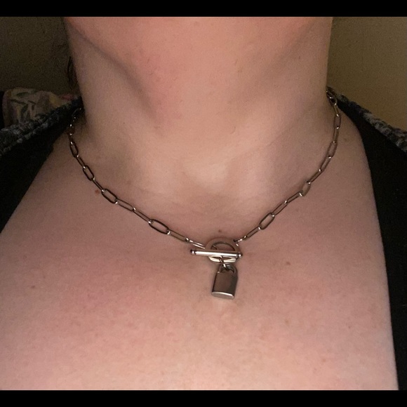 Paper clip toggle necklace in silver tone made of stainless steel 18” - Picture 7 of 7